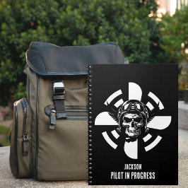 Skull Pilot und Flugzeugpropeller, Minimalistisch, Notizblock
