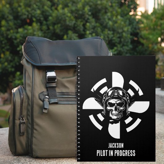 Skull Pilot und Flugzeugpropeller, Minimalistisch, Notizblock