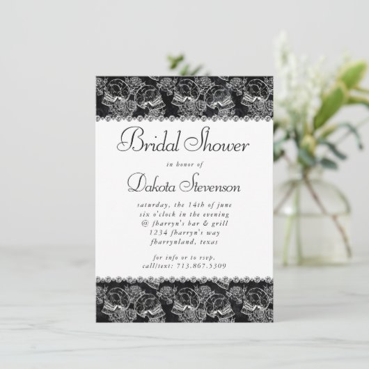 Skull Rose Chalk | Funky Schwarz-weiß Brautparty Einladung (Stehend Vorderseite)