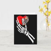 Skull Skeleton Hand Holding Red Heart Love Valenti Karte (Gelbe Blume)