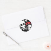 Skull Specters B & W 'BOO' Aufkleber rot Text (Umschlag)