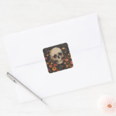 Skull und Blume Postkarte Quadratischer Aufkleber (Umschlag)