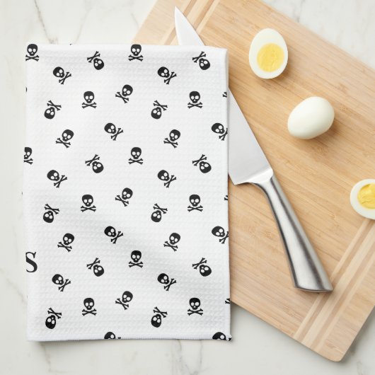 Skull und Crossbones Mit Monogramm Halloween Geschirrtuch (Viertel Falte)