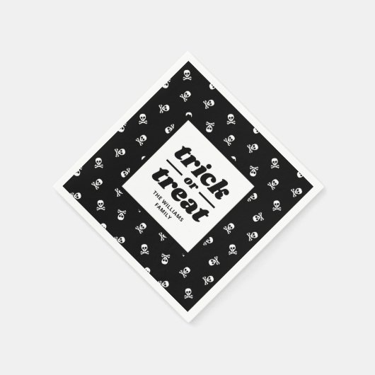 Skull und Crossbones Mit Monogramm Trick oder Tret Serviette (Ecke)