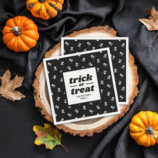 Skull und Crossbones Mit Monogramm Trick oder Tret Serviette