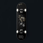 Skull "your turn" Skateboard mit personalisiertem<br><div class="desc">Machen Sie dieses Skateboard zu Ihrem eigenen, indem Sie Ihren Text hinzufügen. Um auf erweiterte Bearbeitungstools zuzugreifen, gehen Sie bitte zu "Personalisieren Sie diese Vorlage" und klicken Sie auf "Details", scrollen Sie nach unten und drücken Sie den Link "Klicken Sie auf, um die Vorlage anzupassen". Ideal für alle Gelegenheiten wie...</div>