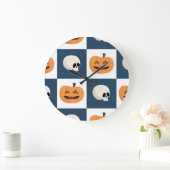 Skulls and Pumpkins Checks Große Wanduhr (Zuhause)