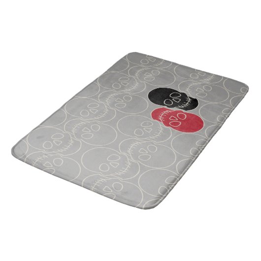 Skulls - Ghost Gray und Bone White Badematte (Schrägansicht)