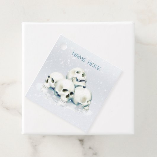 Skulls in the snow. Personalized Geschenkanhänger (Beispiel)