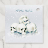 Skulls in the snow. Personalized Geschenkanhänger (Rückseite)