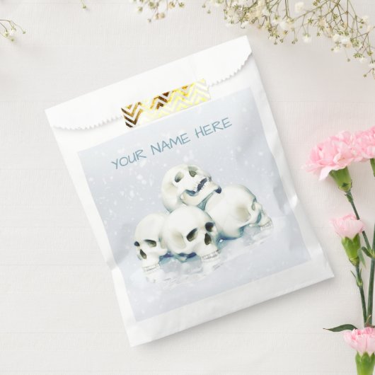 Skulls in the snow. Personalized Geschenktütchen (Versiegelt)