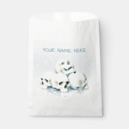 Skulls in the snow. Personalized Geschenktütchen
