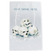 Skulls in the snow. Personalized Mittlere Geschenktüte (Vorderseite)