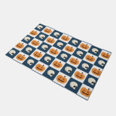 Skulls und Pumpkins Karos Fußmatte (Schrägansicht)