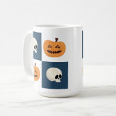 Skulls und Pumpkins Karos Kaffeetasse (Vorderseite Links)