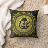 Skullthulhu Fearfull Yellow Arcane Kissen (Decke)