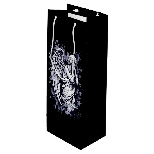 Skulptur eines weinenden Engels - mit Splashes 1 Geschenktüte Für Weinflaschen (Vorderseite Schrägansicht)