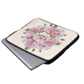 Skulpturale Rose auf einem Laptop - (I) Laptopschutzhülle (Vorne Knopf)