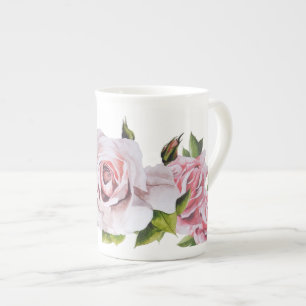 Skulpturale Rose auf einer Knochen-China-Tasse Porzellantasse