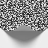 Skulpturen im schwarzen Hintergrund Geschenkpapier (Ecke)