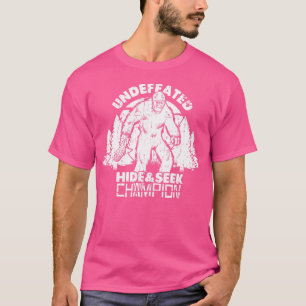 Skunk Ape Unbesiegt Hide Seek Champion Cryptid T-Shirt