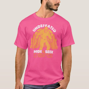Skunk Ape Unbesiegt Hide Seek Champion Cryptid T-Shirt