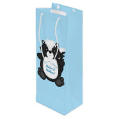 Skunk Baby Shower Blue Geschenktüte Für Weinflaschen (Rückseite Schrägansicht)