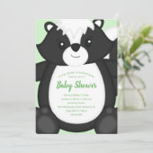 Skunk Baby Shower Green Einladung (Stehend Vorderseite)