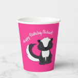 Skunk Birthday Party Kids Pink Paper Cups Pappbecher<br><div class="desc">Feiern Sie den Geburtstag Ihres Kindes mit diesem bezaubernden Schnupfen Geburtstagsgeschenk! Ideal für eine Waldtierfeier,  oder einfach nur für ein Kind,  das Lieben in den Schotten! Ein Party zum 1. Geburtstag für ein Baby!</div>
