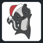 Skunk Christmas Skunks Winter Animals Quadratischer Aufkleber<br><div class="desc">Der weihnachtliche Schauer mit Feenlicht. Hübsche Tiere mit Geschenken und Schnee zu den Ferien. Auch lustig für Weihnachten im Juli. Stinkiers sind süße Tiere und perfekt zu Weihnachten.</div>