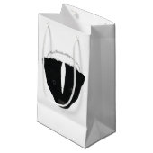 Skunk Face Kleine Geschenktüte (Vorderseite Schrägansicht)
