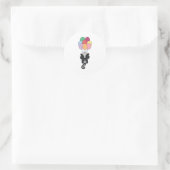 Skunk fliegt mit farbenfrohen Balloons zusammen Runder Aufkleber (Tasche)