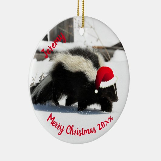 Skunk in Santa Hat Ceramic Ornament (Rechts)