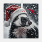 Skunk in Weihnachtsmannmütze Keramik Ornament (Rückseite)