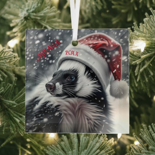 Skunk in Weihnachtsmannmütze Keramik Ornament (Insitu)
