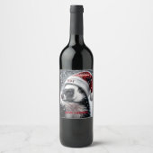 Skunk in Weihnachtsmannmütze Keramik Ornament Weinetikett (Vorderseite)