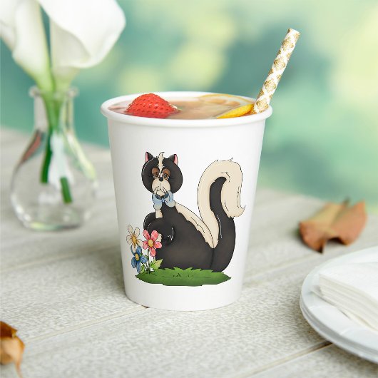 Skunk mit Blume Pappbecher