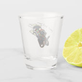 Skunk on a Sled Smelly Christmas Sledging Cartoon Schnapsglas (Rückseite)