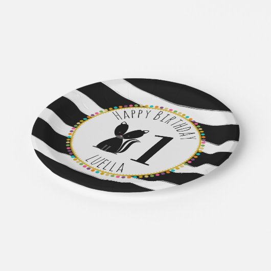Skunk Pompom Streifen Geburtstag Pappteller (Schrägansicht)