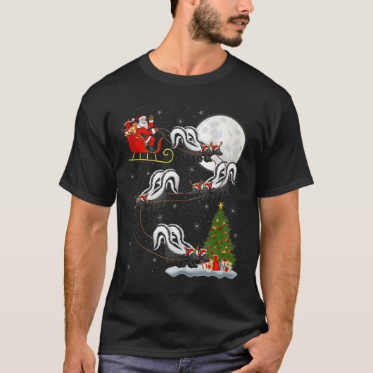 Skunk Santa Sleigh Flying Funny Magical Christmas  T-Shirt (Vorderseite)