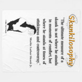 Skunkilosophy: Entscheidendes Maß eines Stinktiers Fleecedecke (Vorderseite (Horizontal))