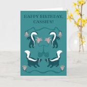 Skunks und Blume Dunkler Aquamariner Geburtstag Karte (Gelbe Blume)