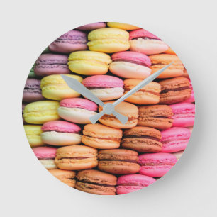 Skurrile Bunte Macarons Runde Uhr