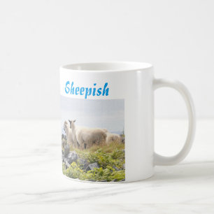 Skurrile Designs - Schafe auf einem Feld Kaffeetasse