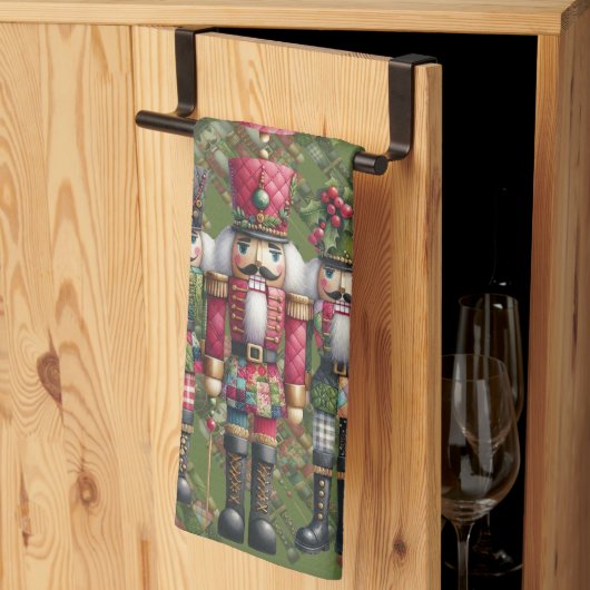 Skurriles Patchwork-Weihnachts-Nussknacker-Trio Geschirrtuch (Drittel gefaltet)