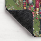 Skurriles Patchwork-Weihnachts-Nussknacker-Trio Mousepad (Ecke)