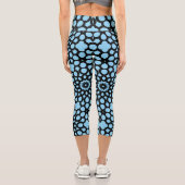 Sky Blue and Black Snowflake Muster Capri Leggings (Rückseite)
