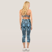 Sky Blue and Black Snowflake Muster Capri Leggings (Rückseite)