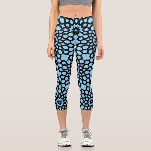 Sky Blue and Black Snowflake Muster Capri Leggings (Vorderseite)