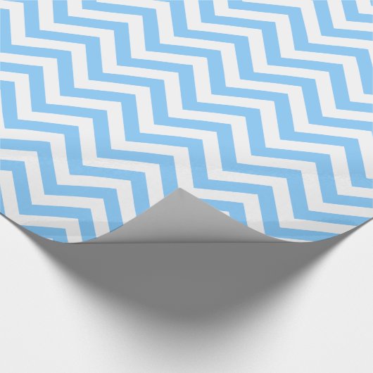 Sky Blue and White Large Zickzack ZigZag Muster Geschenkpapier (Ecke)